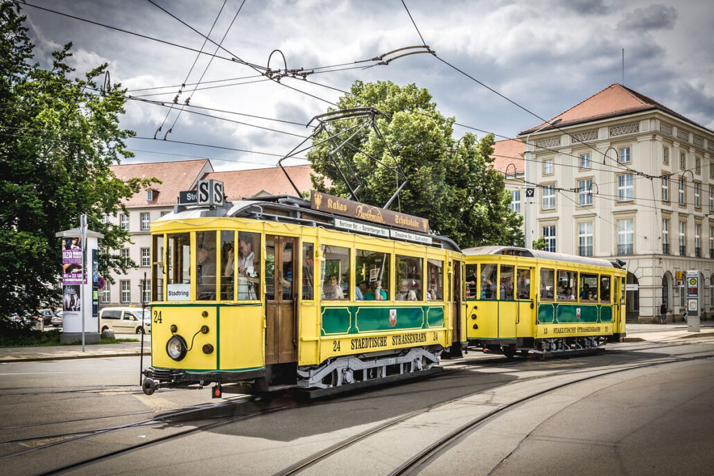 Tram fährt in Cottbus