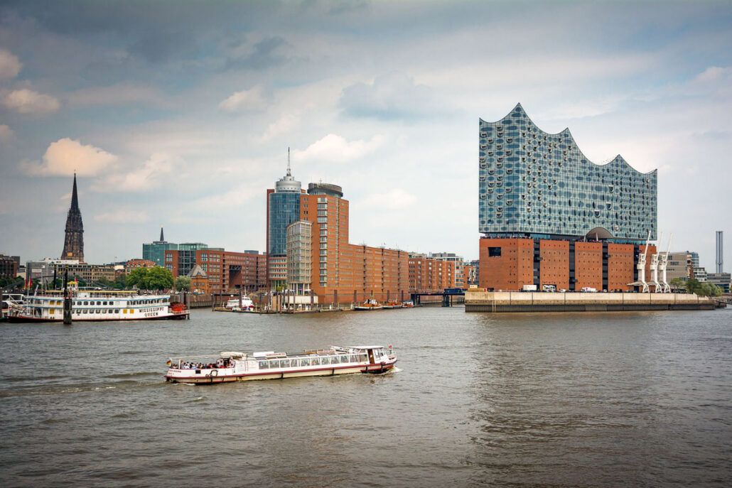 Hafen Hamburg mit Elbphilharmonie